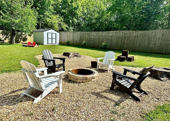 Cozy Family-Friendly Home W/ Fenced-In Backyard