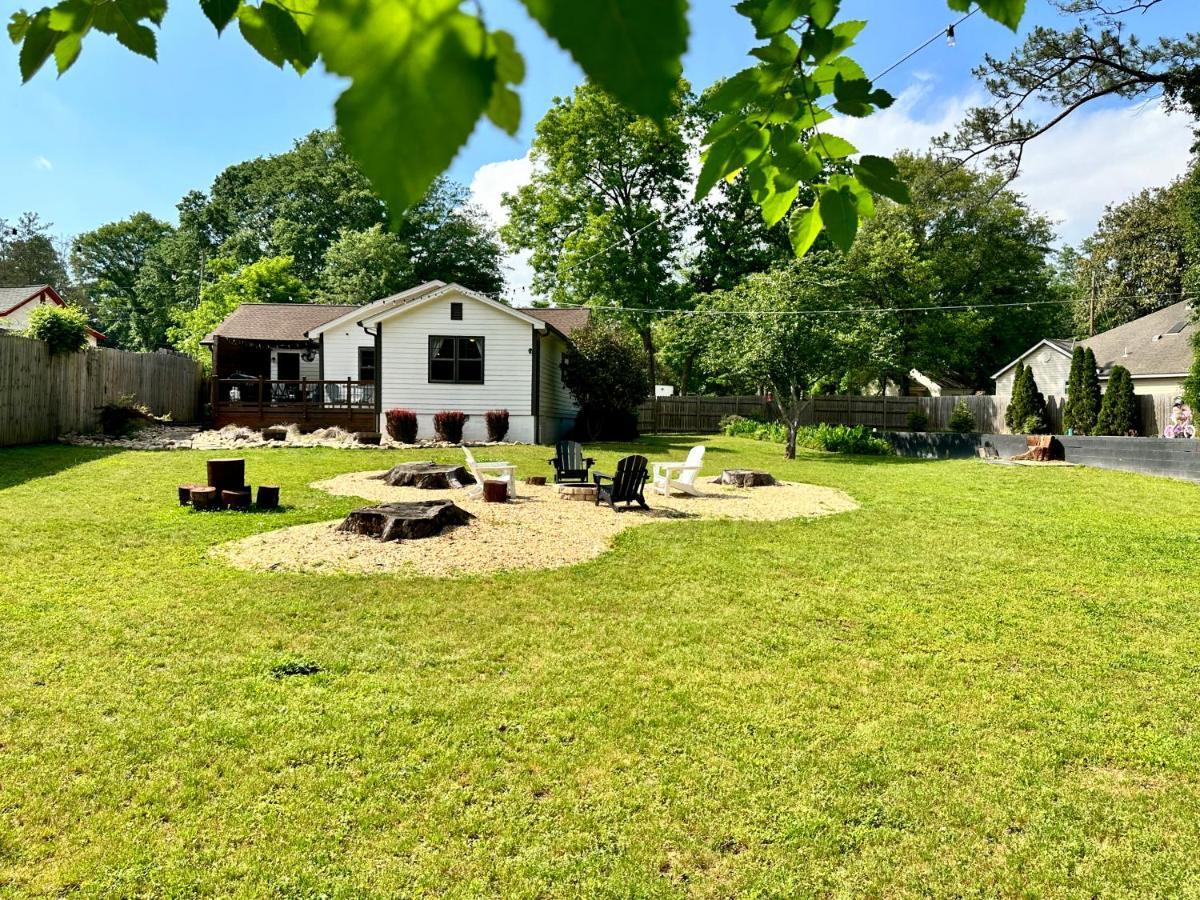 Holiday home Cozy Family-friendly W/ Fenced-in Backyard *