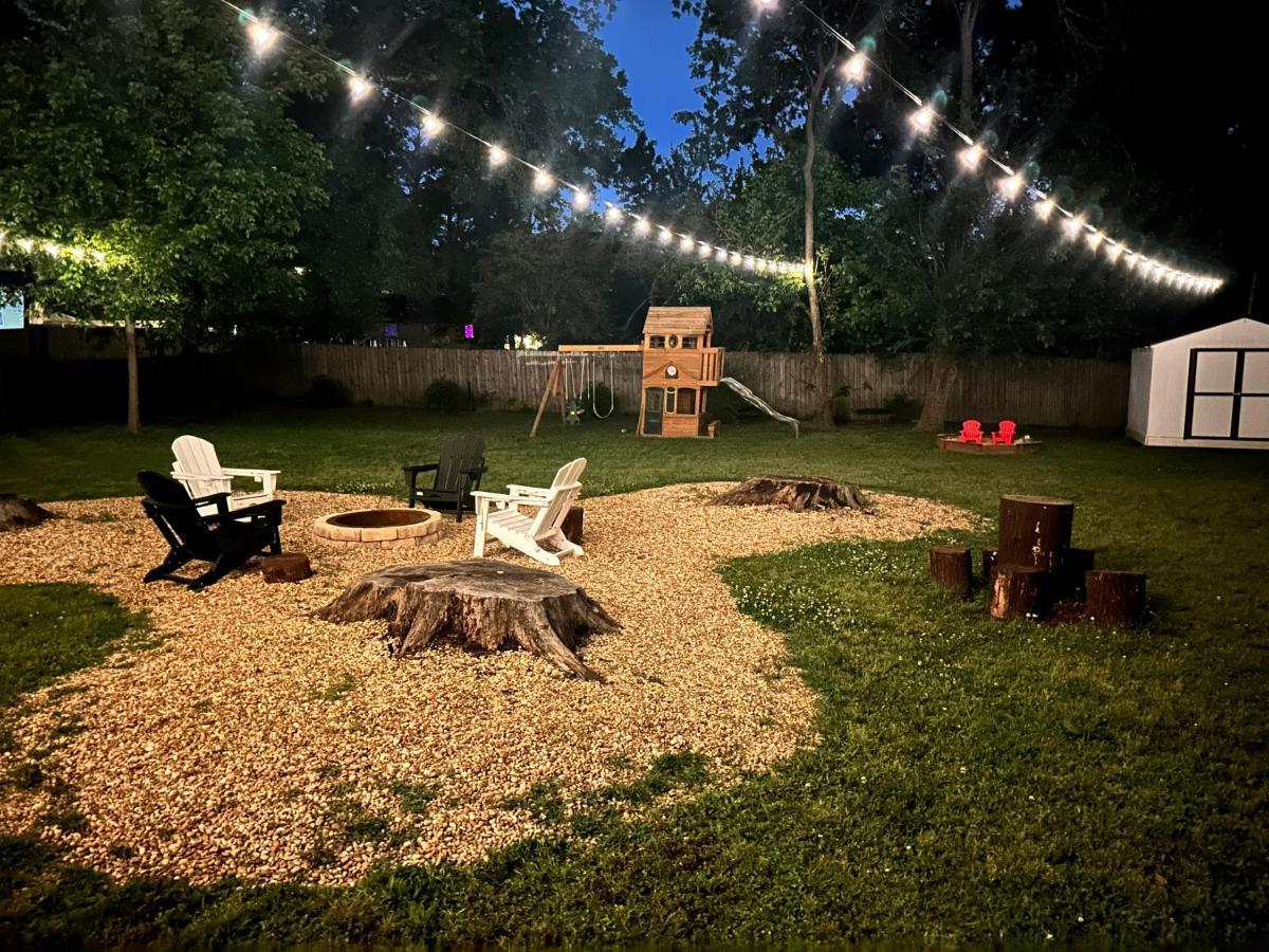 Holiday home Cozy Family-friendly W/ Fenced-in Backyard *