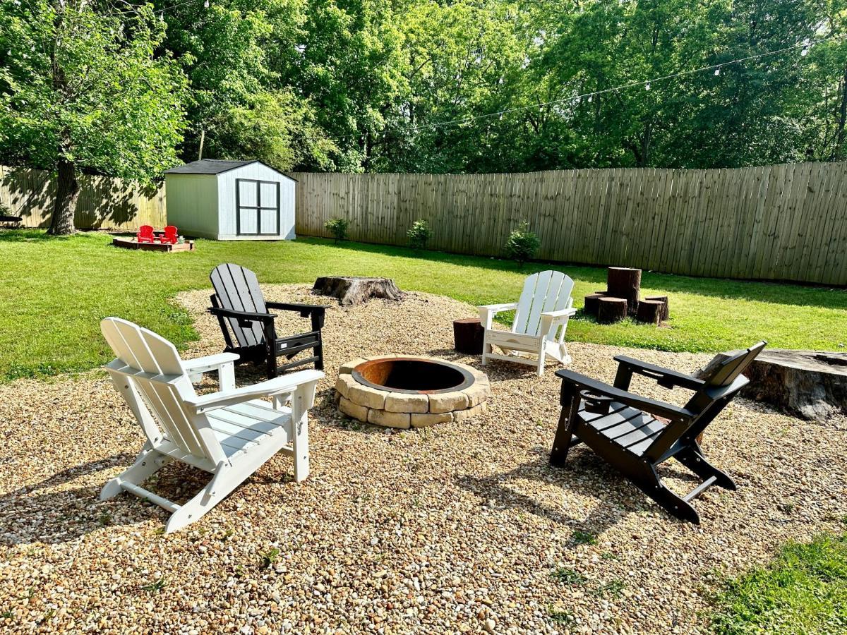 Cozy Family-friendly W/ Fenced-in Backyard Holiday home