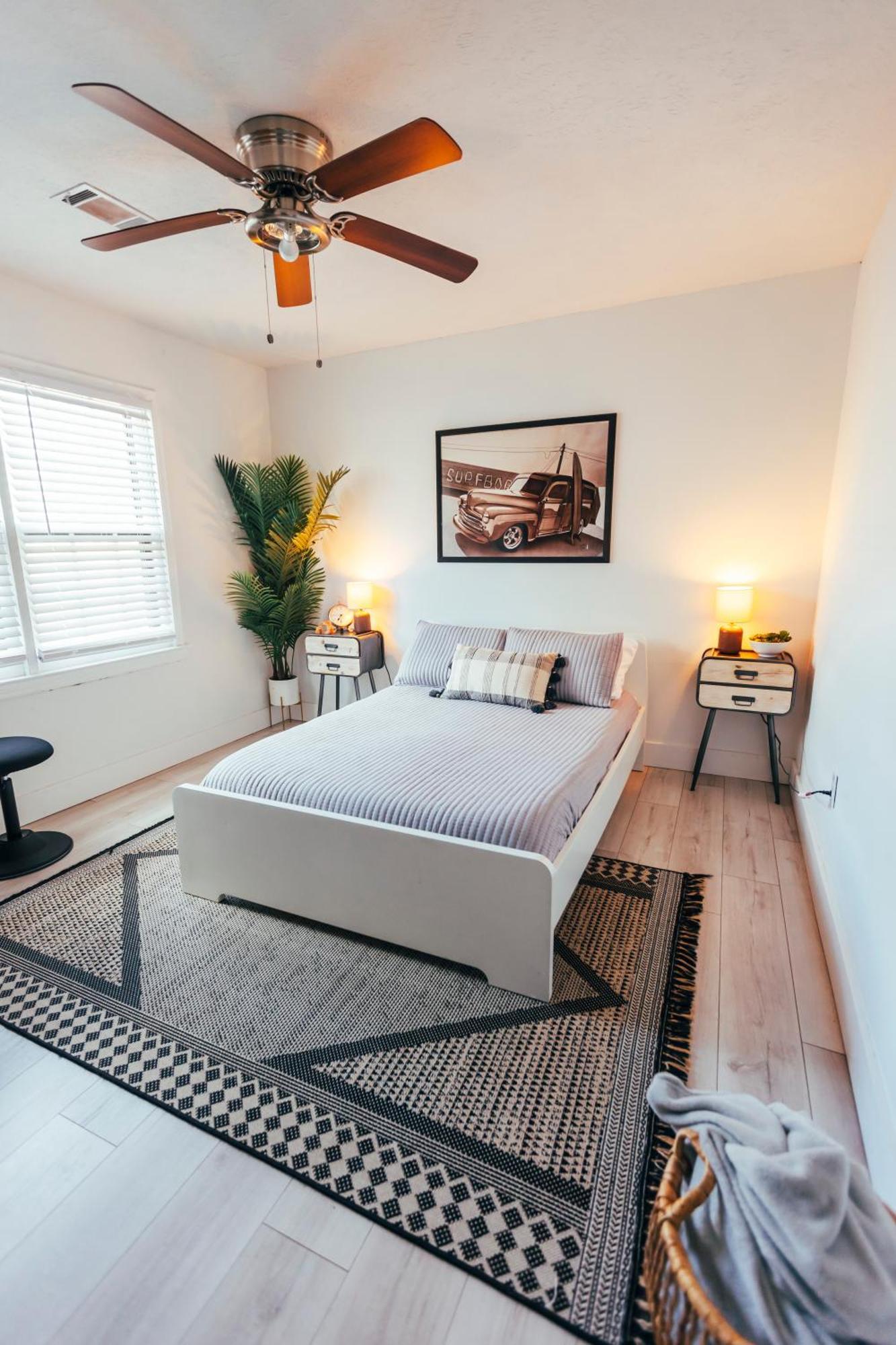 Holiday home Cozy Family-friendly W/ Fenced-in Backyard