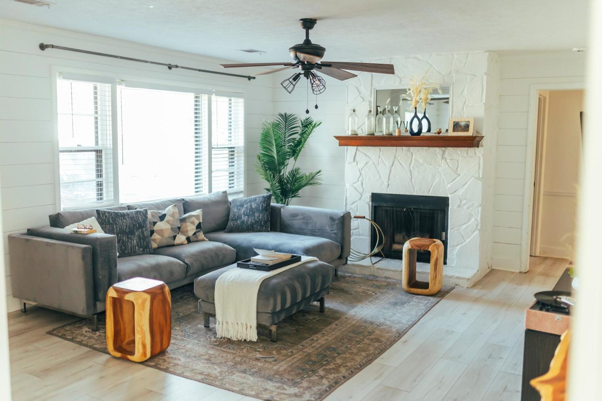 Cozy Family-friendly W/ Fenced-in Backyard *