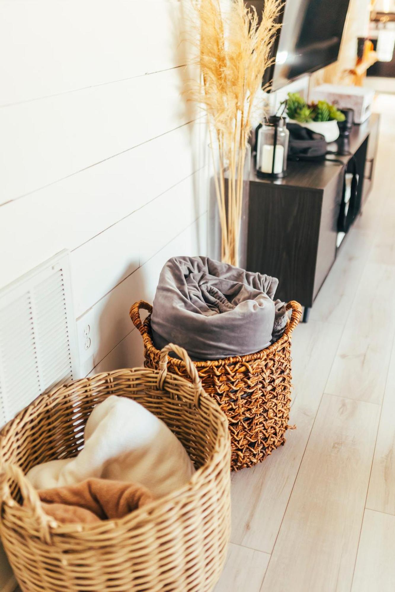 Cozy Family-friendly W/ Fenced-in Backyard *