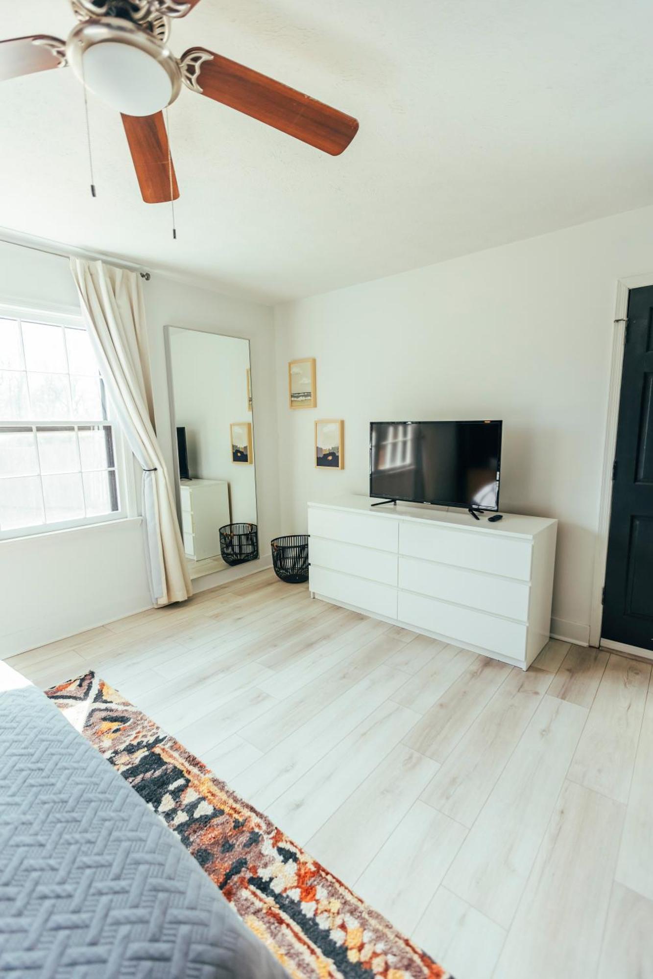 Cozy Family-friendly W/ Fenced-in Backyard Holiday home